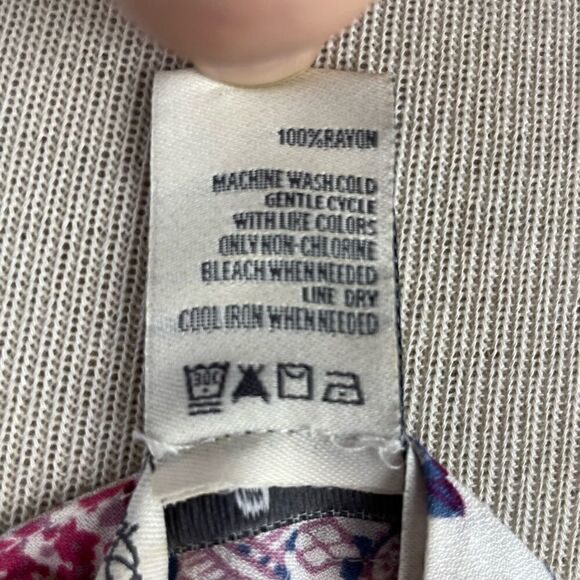 American Rag Cold Shoulder Floral Top Size XL EUC - Picture 7 of 7